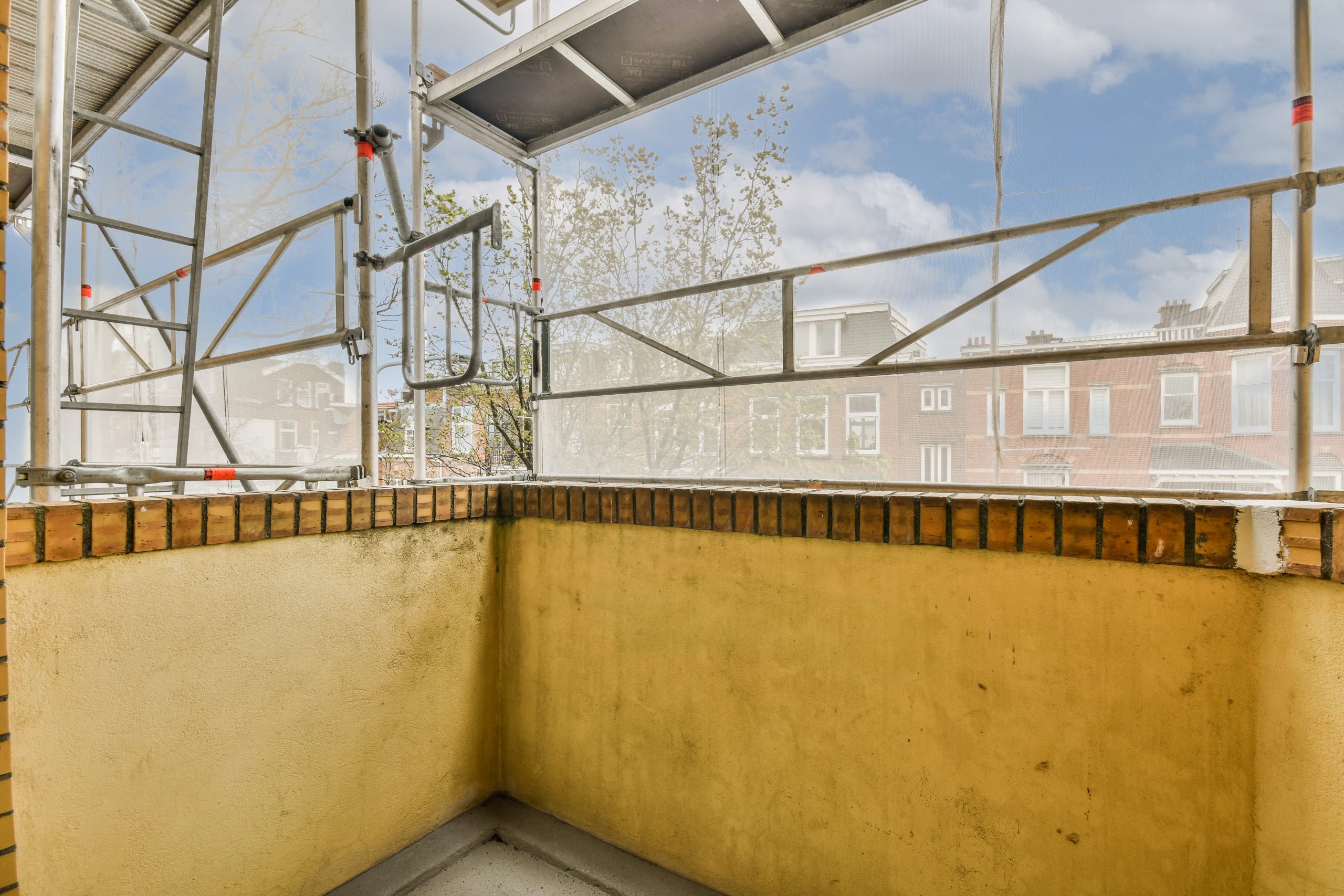 старый балкон